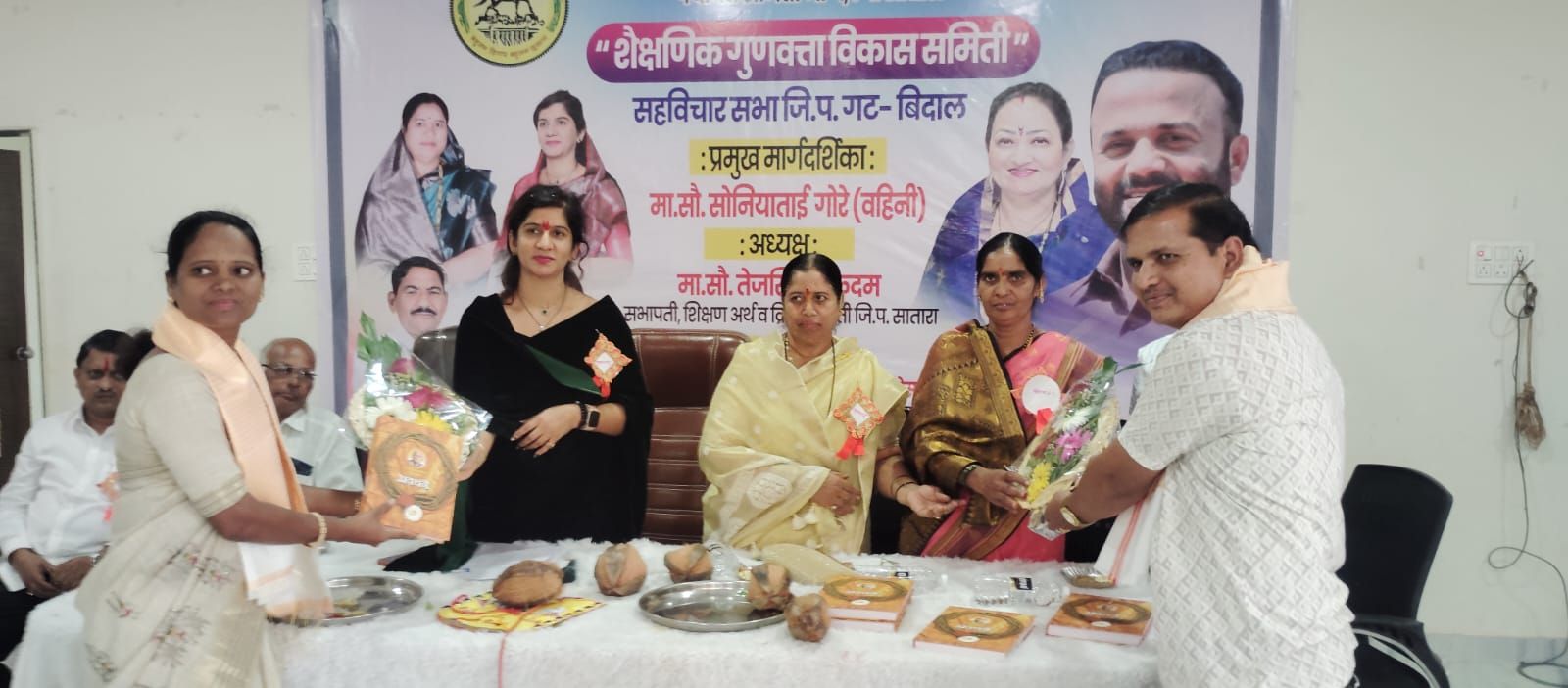 NMMS व शिष्यवृत्ती मोफत मार्गदर्शन करत असल्याबद्दल जिल्हा परिषद सातारा शिक्षण व अर्थ सभापती मा. तेजस्विनी कदम मॅडम तसेच जिल्हा परिषद सदस्य सौ अलका जगदाळे मॅडम, पंचायत समिती सदस्य यांच्या हस्ते सत्कार स्वीकारताना ...